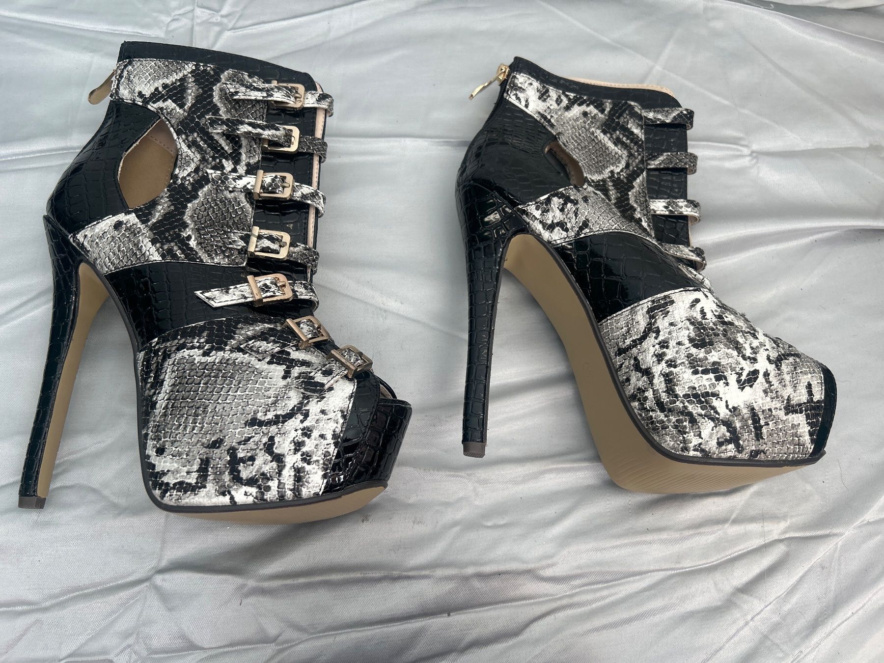 Scarpe da donna: Plateau Platform Heels Stiefelette Gr 37 Neu – Nuovo e nell'imballaggio originale da Regensdorf venduto da Spyke55