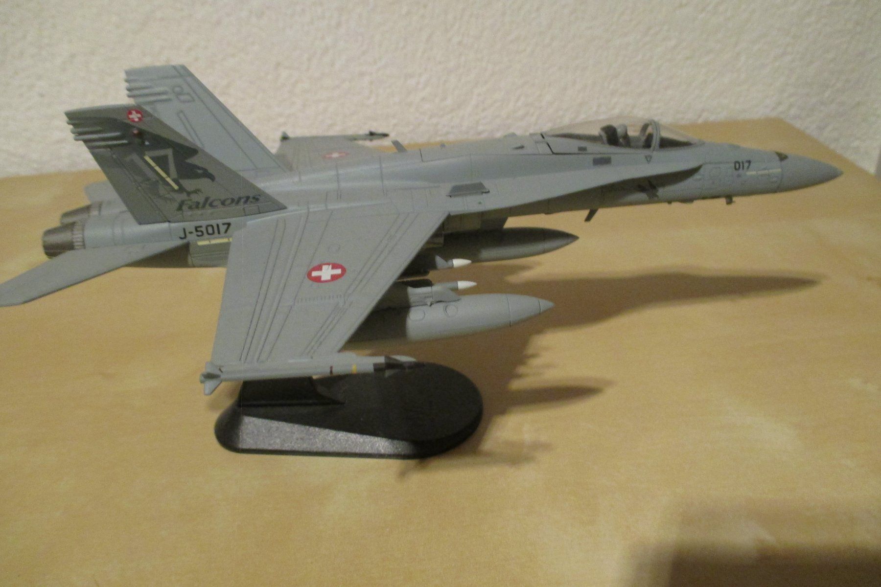 McDonnell Douglas Kits de montage: Schweizer Luftwaffe Mc Donnell Douglas "F/A-18" – Neuf (Voir description) à Lützelflüh-Goldb par wli_9wqr 2