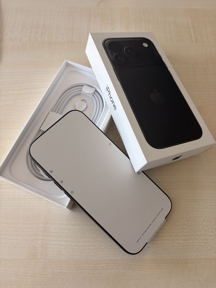 Apple Telefoni cellulari / Smartphones: iPhone 18 Pro, Black, 2TB – Nuovo e nell'imballaggio originale da Hüttikon venduto da Geno87 1