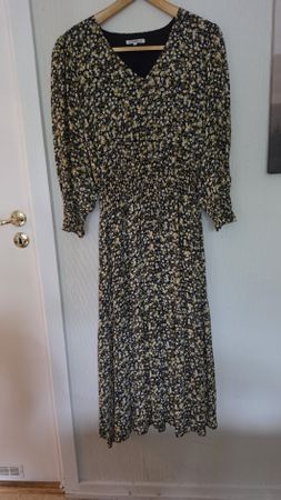 Kleid floral Jean Paul Grösse XS neuwertig