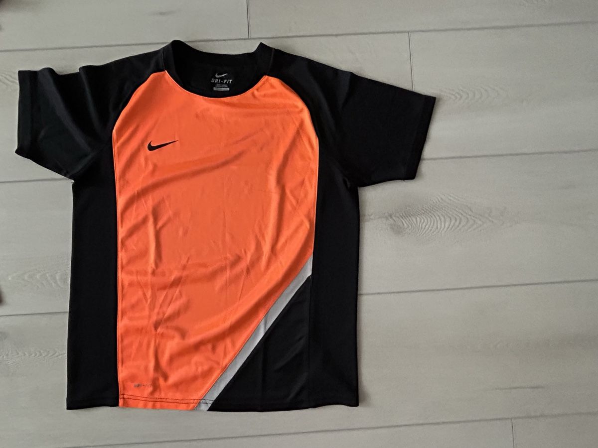 Nike Lotti & Set di vestiti: Kleiderpaket Nike(Sport)Gr.158-170 – Usato da Strengelbach venduto da Xycy 2