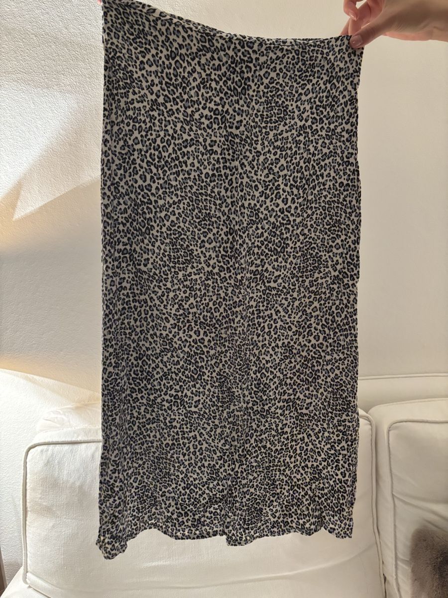 Brandy Melville Jupes: Brandy Melville Leopard Print Midi – D'occasion à Zürich par Flo021000