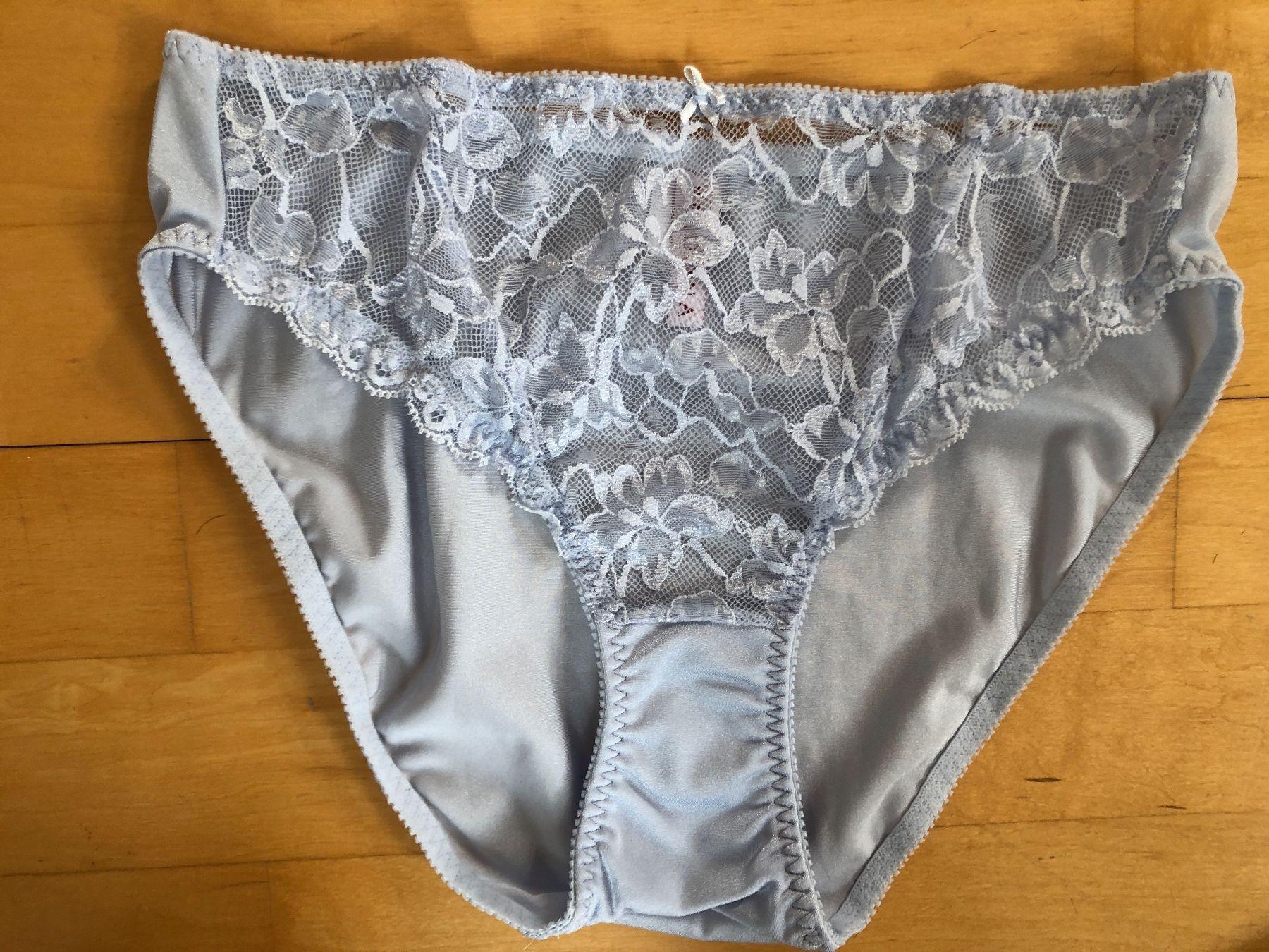 Beldona Altra biancheria intima: Schickes Spitzen-BH-Set in hellblau, Gr. 75C/38, – Usato da Arlesheim venduto da leyRum4.5 5
