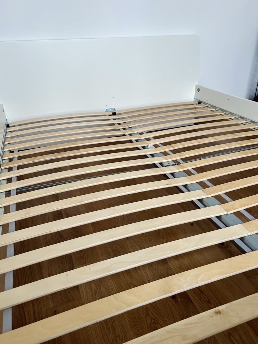 Letti: White Bed Frame with Mattress and Topper - As new! – Nuovo (secondo la descrizione) da Zürich venduto da lud_7ztt 6