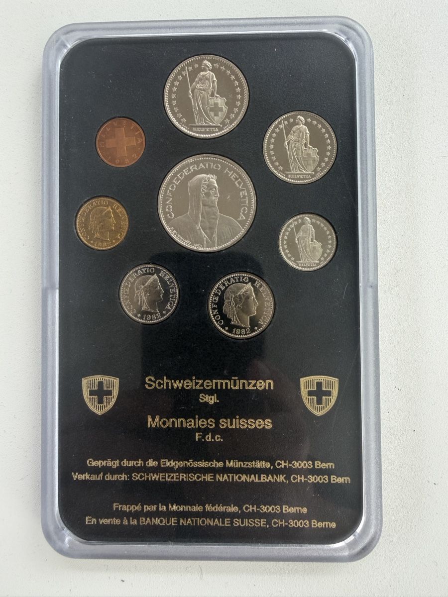 Tutti le monete: Schweizermünzen Set 1982  – Nuovo e nell'imballaggio originale da Widnau venduto da Doctor_Hemp