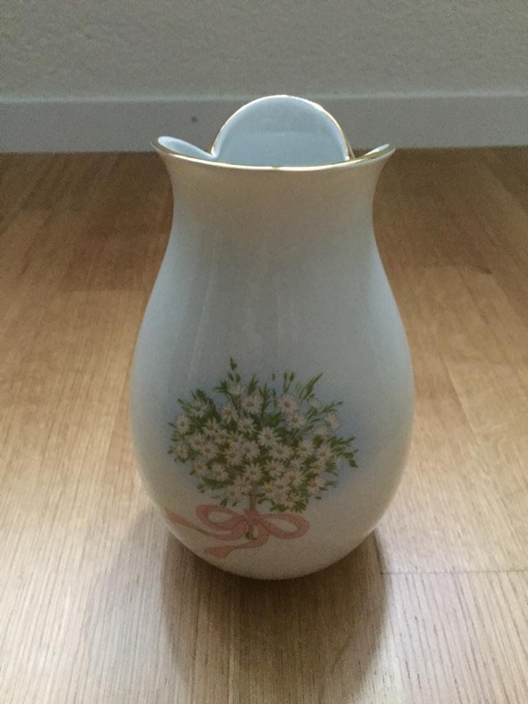 Vasen & Gefässe: Porzellan-Vase – Gebraucht aus Zug von Cry71 7