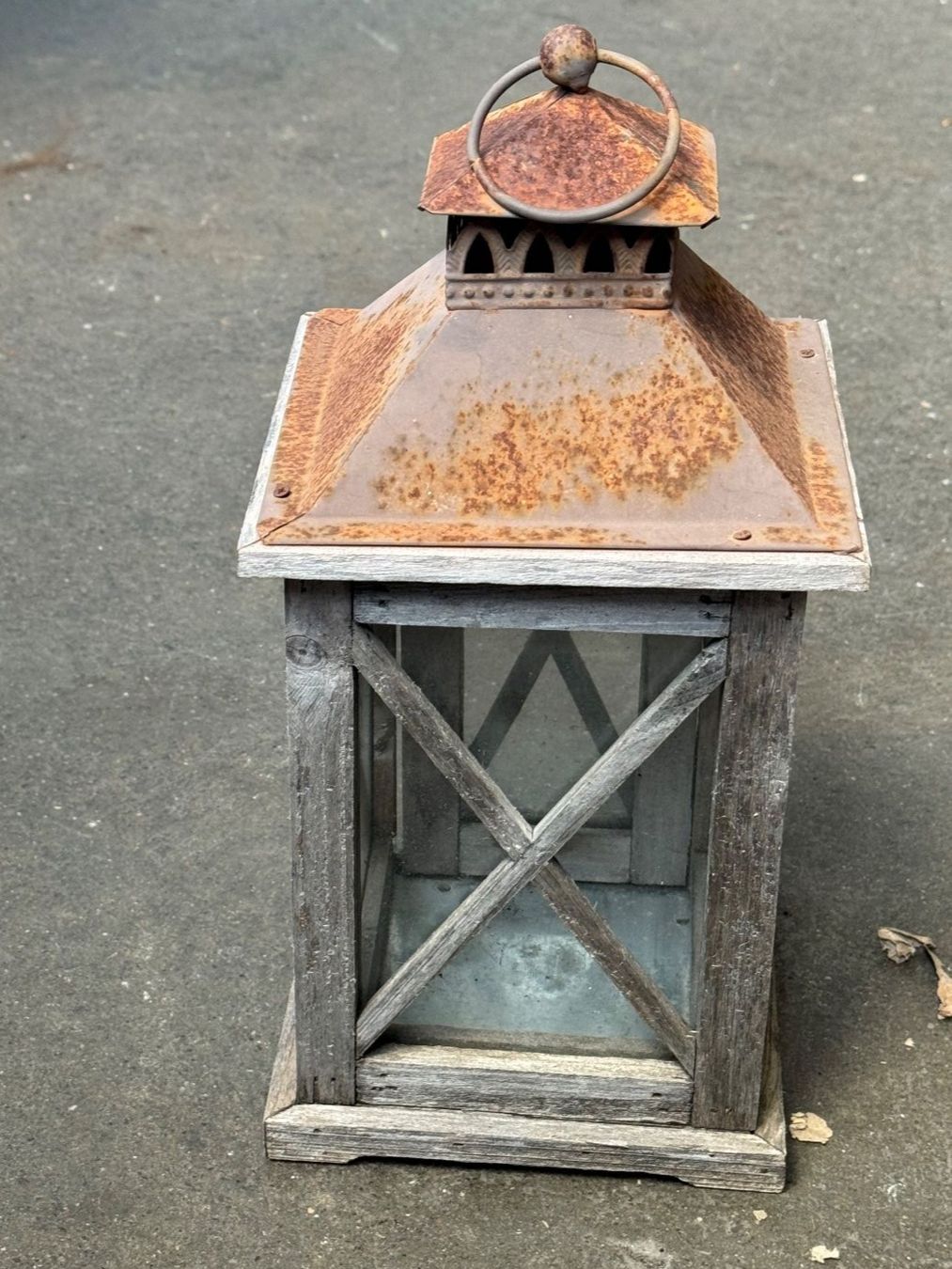 Lanterne: Rustikale Laterne aus Holz und Metall – Usato da Oberrohrdorf venduto da chilibiggi