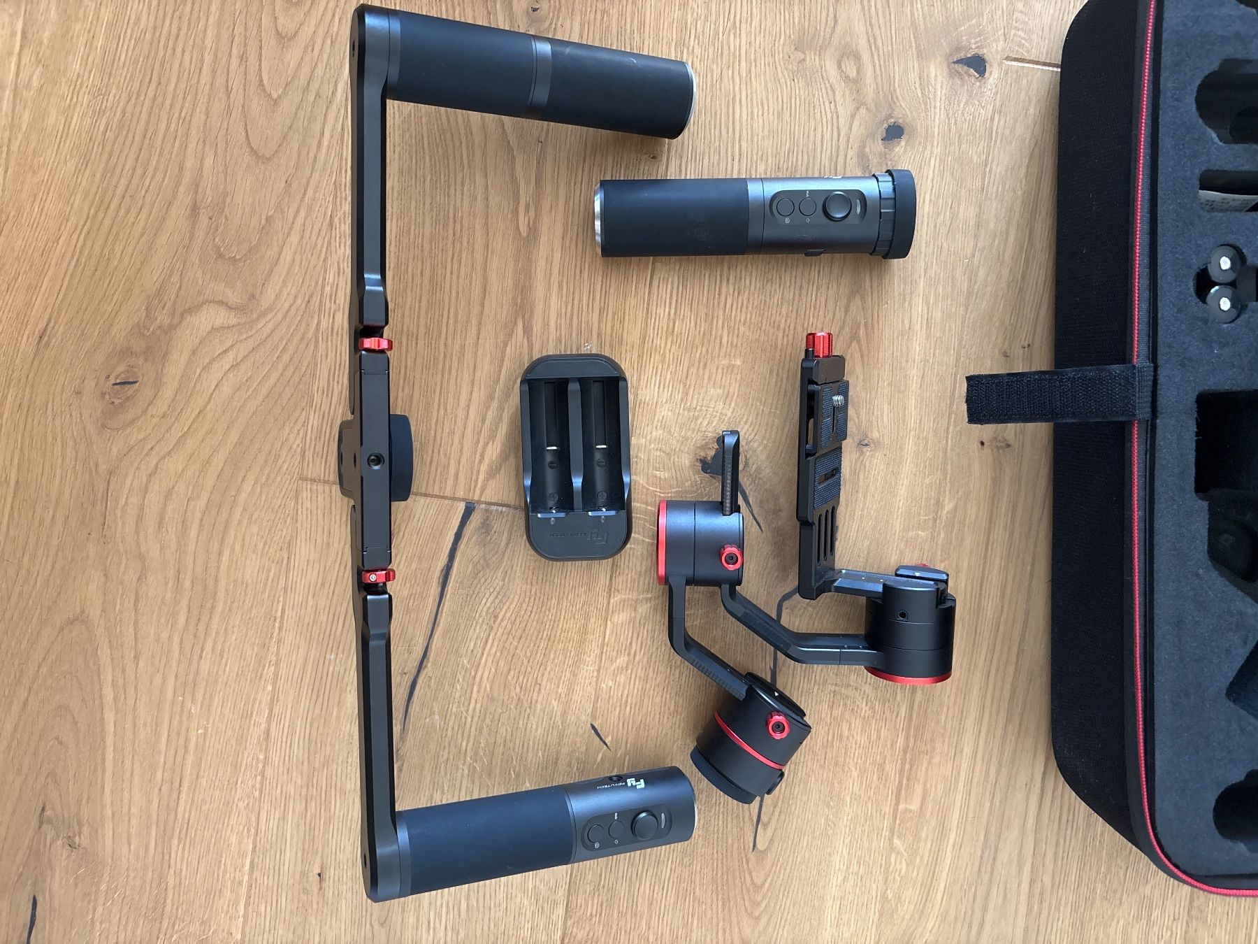 Treppiedi & Teste: Feiyu Tech A1000 3-Achsen-Gimbal + Koffer – Usato da Raron venduto da jon_x9w2