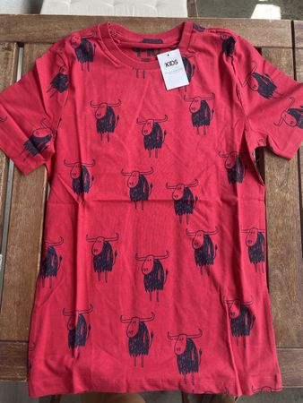 Witziges T-Shirt rot Stier 9-10 Cotton Kids neu & OVP