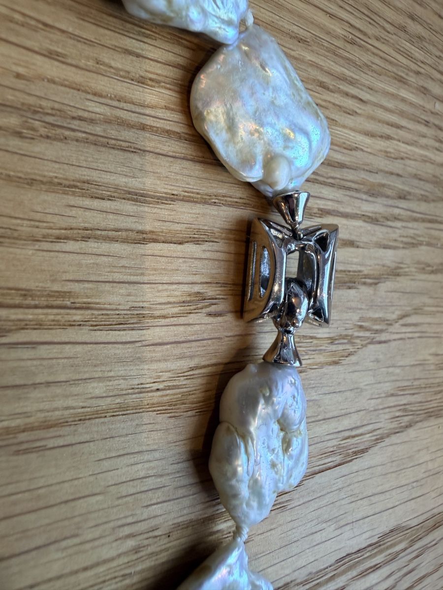 Catenine: Baroque Pearl Necklace Statement Piece with Sculptural Clasp – Usato da Gockhausen venduto da van_82kh 1