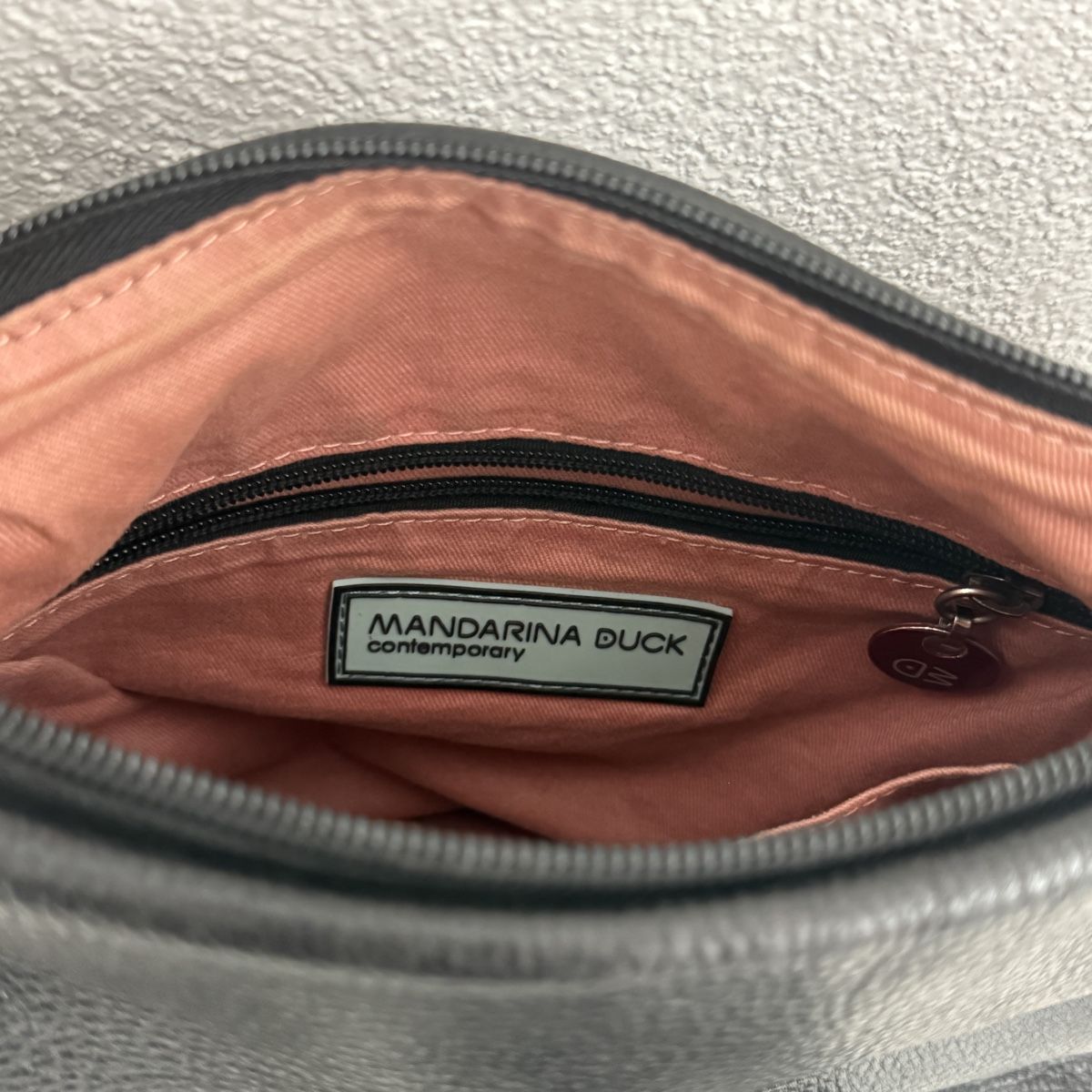 Mandarina Duck Taschen für Damen: Mandarina Duck Umhängetasche Leder schwarz   – Gebraucht aus Liestal von kurz.weilig 3