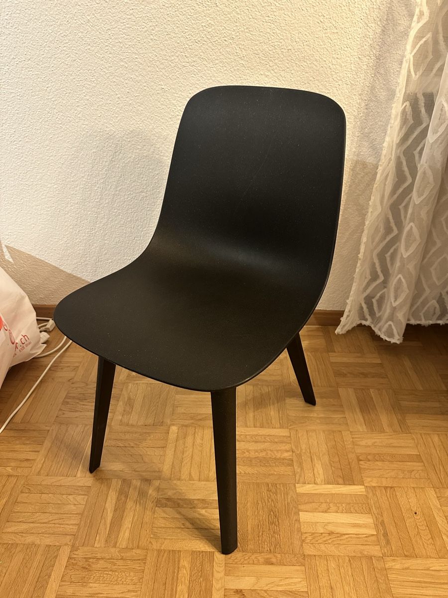 Ikea Sedie: Kunststoff Stühle Anthrazit 4 Stück – Usato da Bülach venduto da Rodi91 1