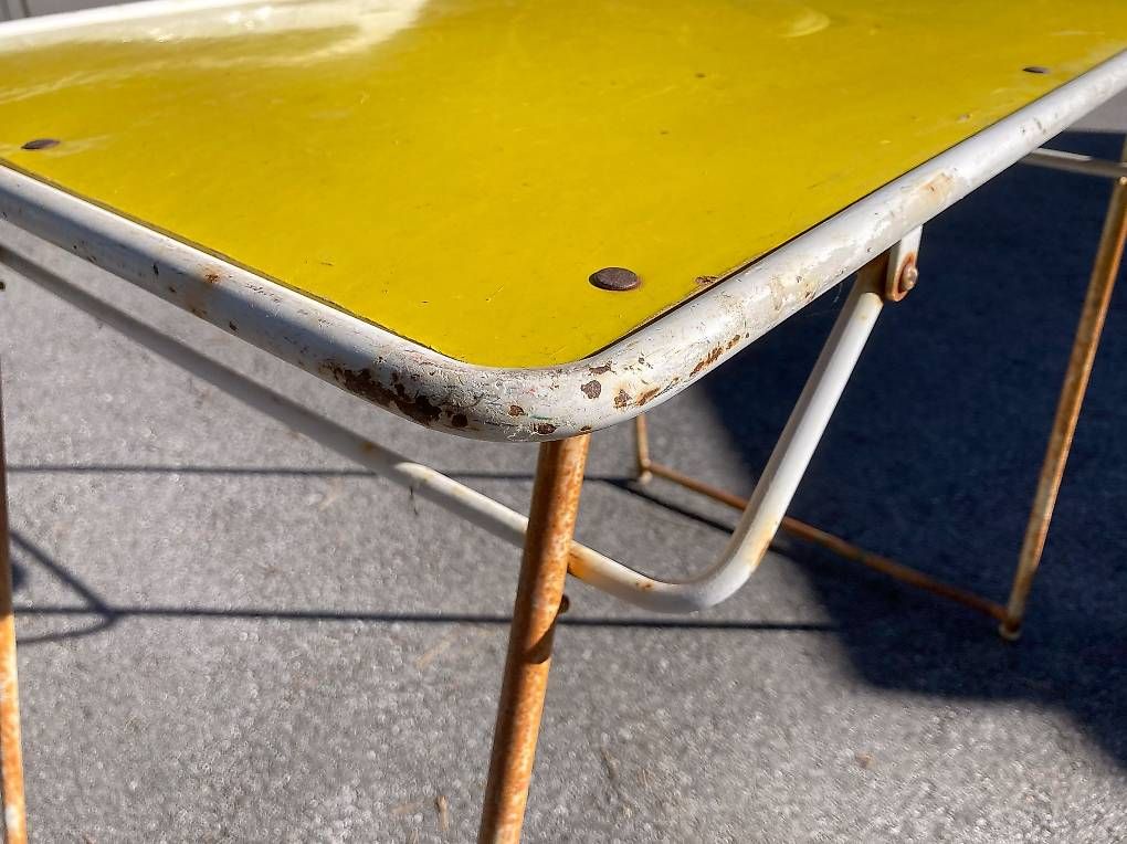 Tavoli: Ancienne table jaune avec patine – Usato da Ardon venduto da a_laroyale 1