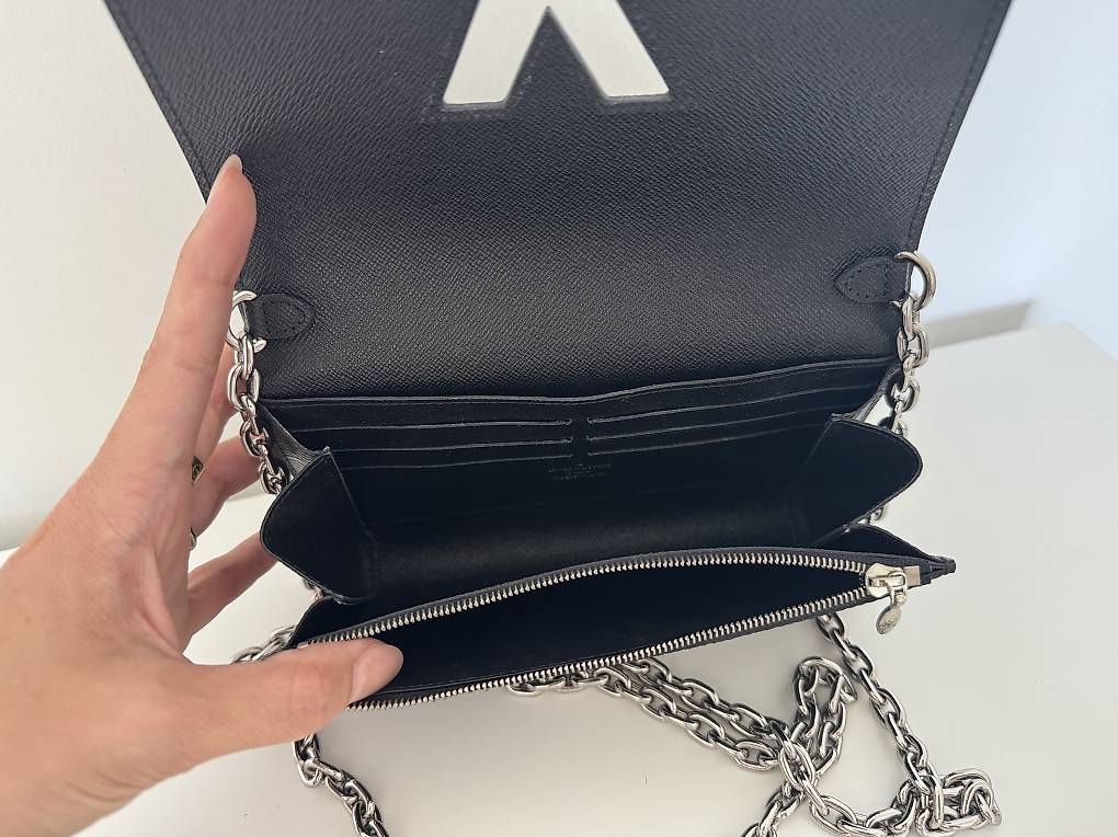 Borse da donna: Louis Vuitton Twist Chain Epi Noir – Usato da Basel venduto da Ohschaumal 2