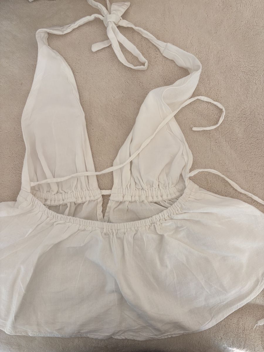 Bershka Tops: Haut halter dos nu blanc, avec une  tache! – Gebraucht aus Vésenaz von gau_v6pf 3