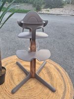 Chaise haute Stokke Nomi bois et plastique taupe
