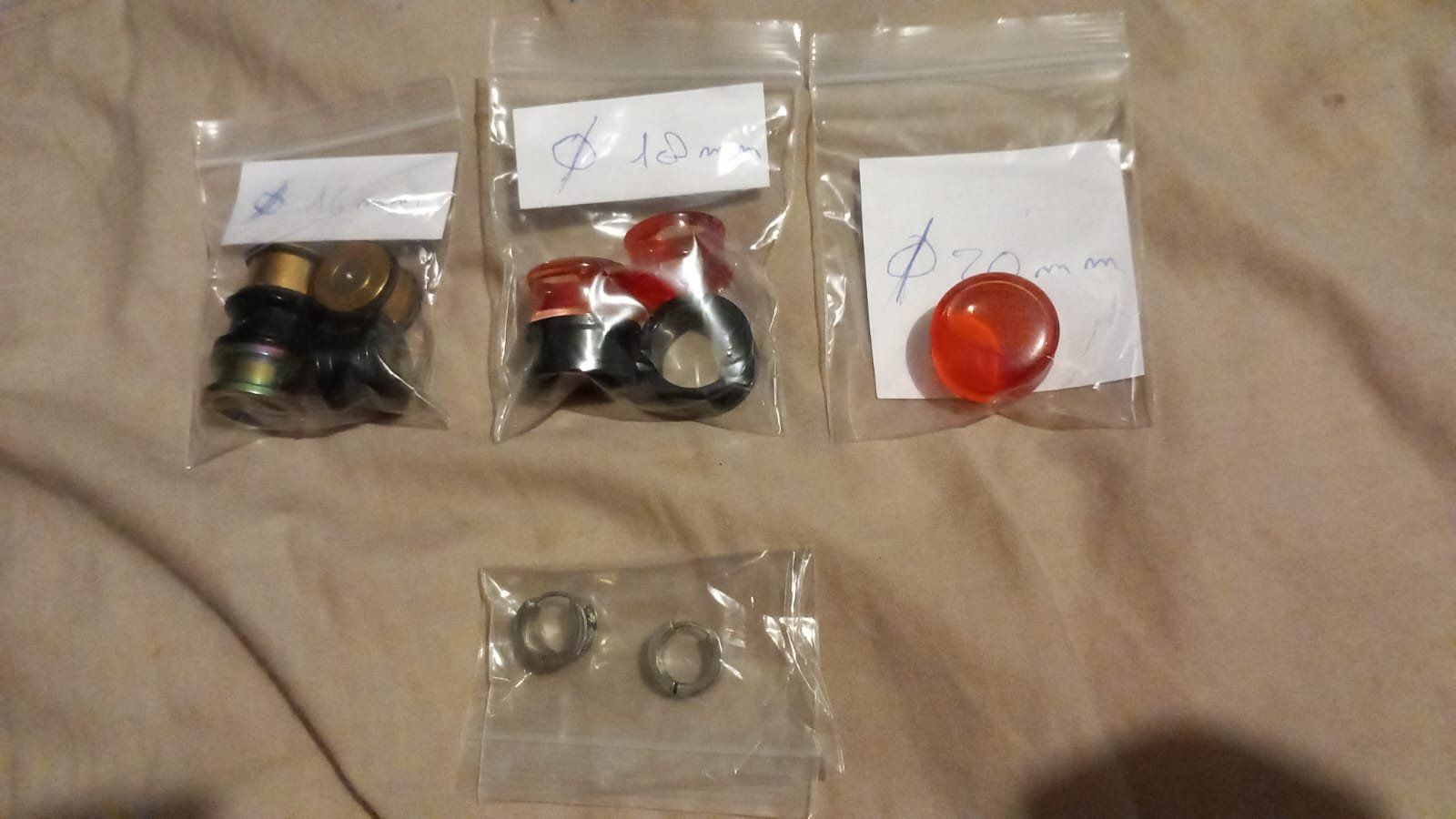 Ohrringe & -stecker: Lot de piercing et boucles divers – Gebraucht aus Epalinges von nico-ceppi