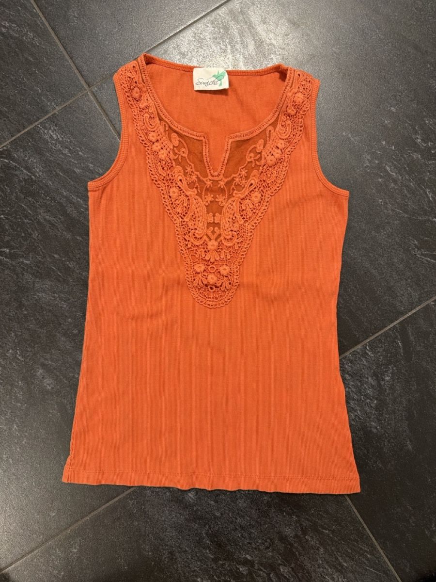 Top: Top orange M – Nuovo (secondo la descrizione) da Däniken SO venduto da NBdesign
