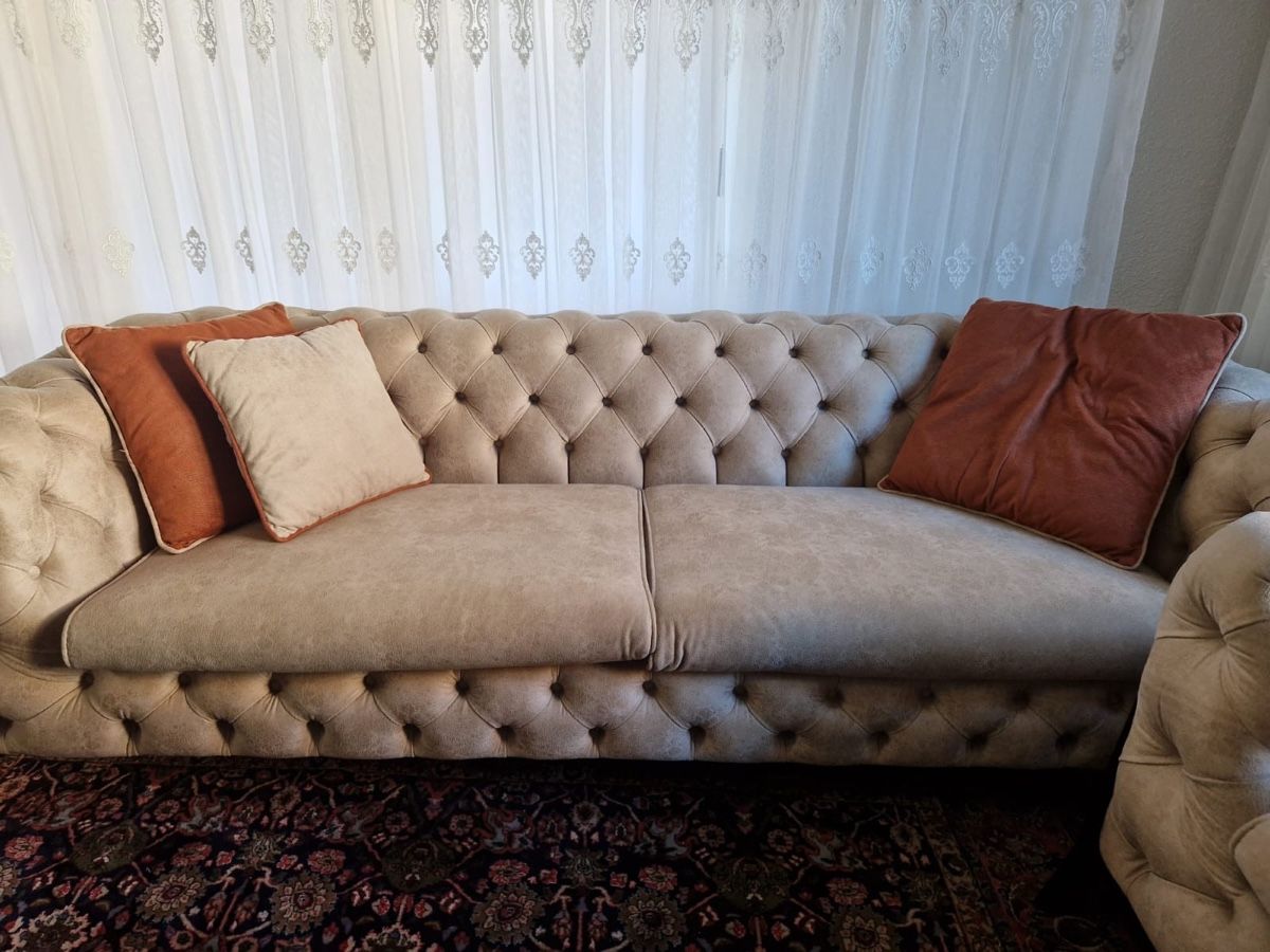 Divani: 2x Chesterfield Style Sofa Set - Elegant & Zeitlos – Usato da Embrach venduto da dem_6znx