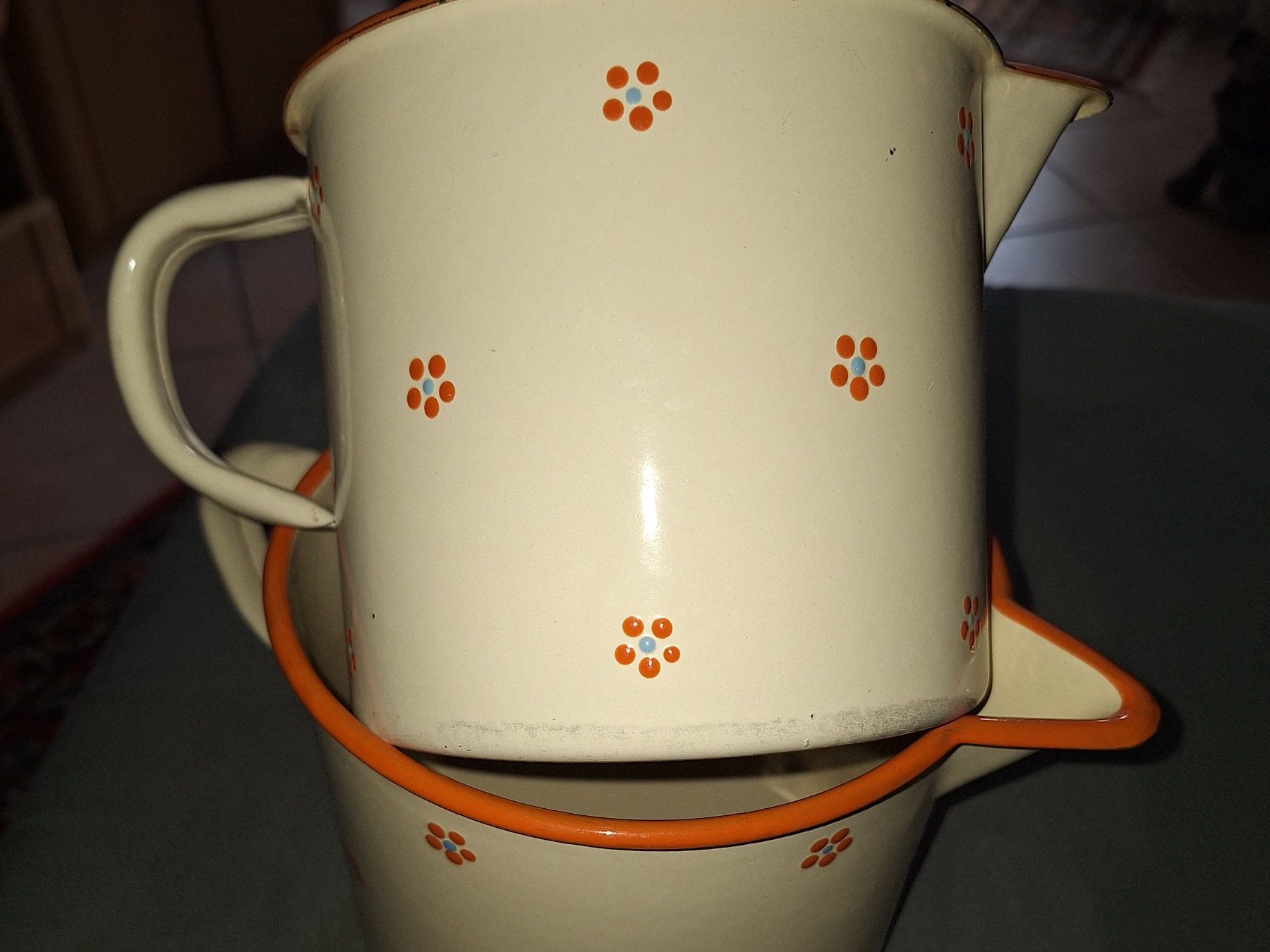 Set di piatti: Antikes Set Vintage Emaille Milchtopf , mega sweet – Usato da spreitenbach venduto da lumbalplatte 3