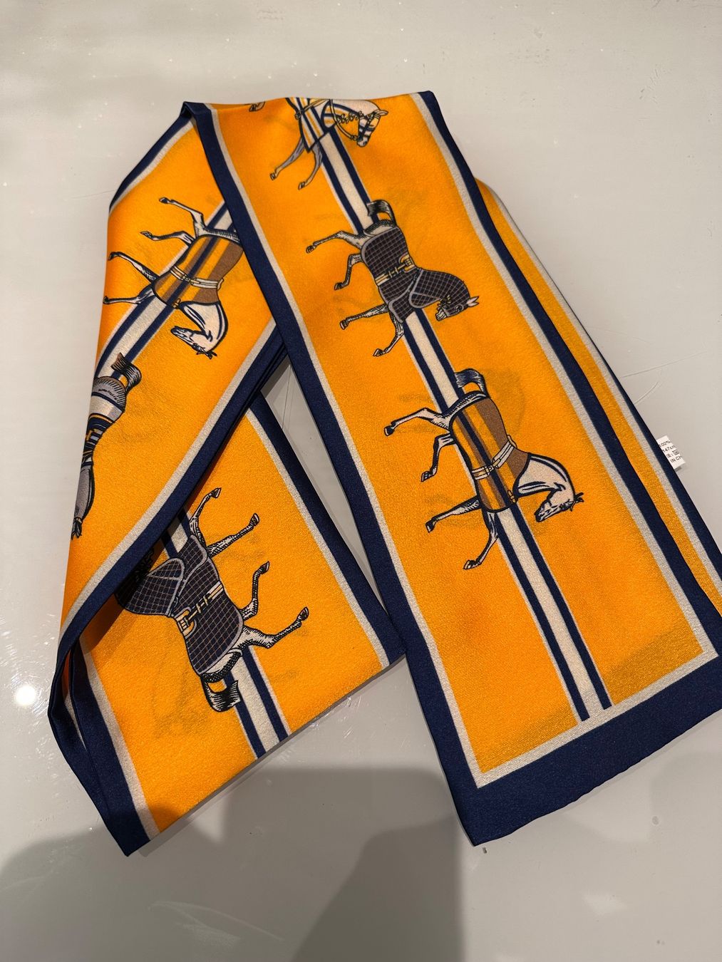 Foulards, Tücher & Schals: Lässiges Twilly – Neu und originalverpackt aus Hittnau von LuxAndMore