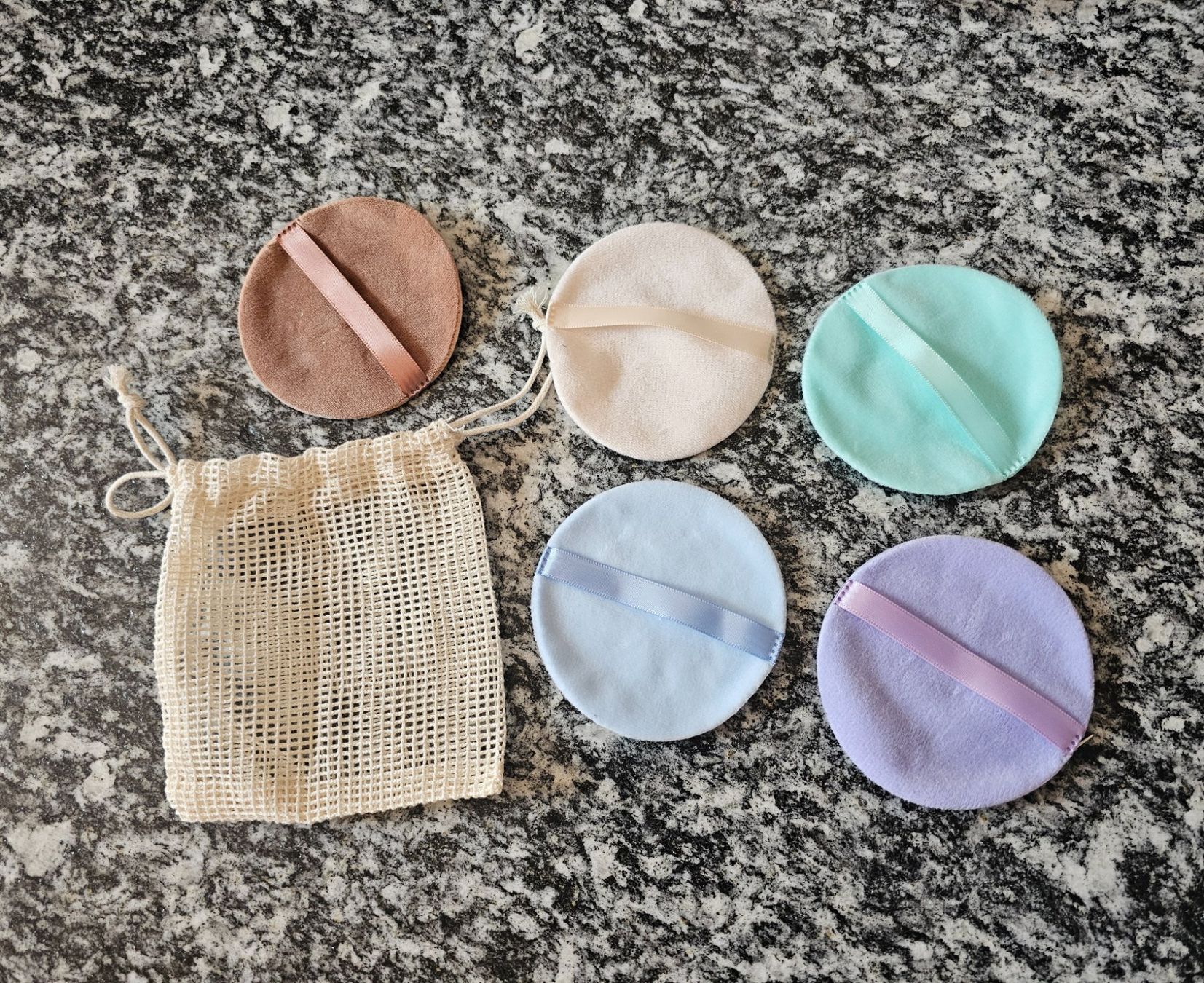Gesichtspflege: 5 Stück Make-up-Entferner Pads plus Waschbeutel NEU – Neu und originalverpackt aus Füllinsdorf von Sunnebliemli7