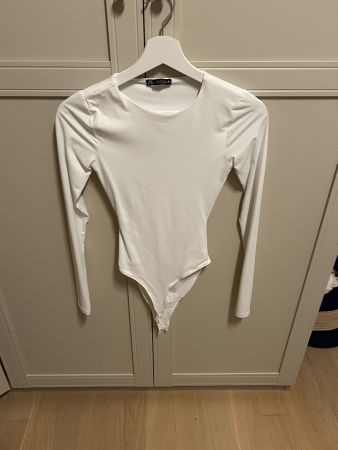 Zara Body offener Rücken, weiss, Grösse S (eher XS)