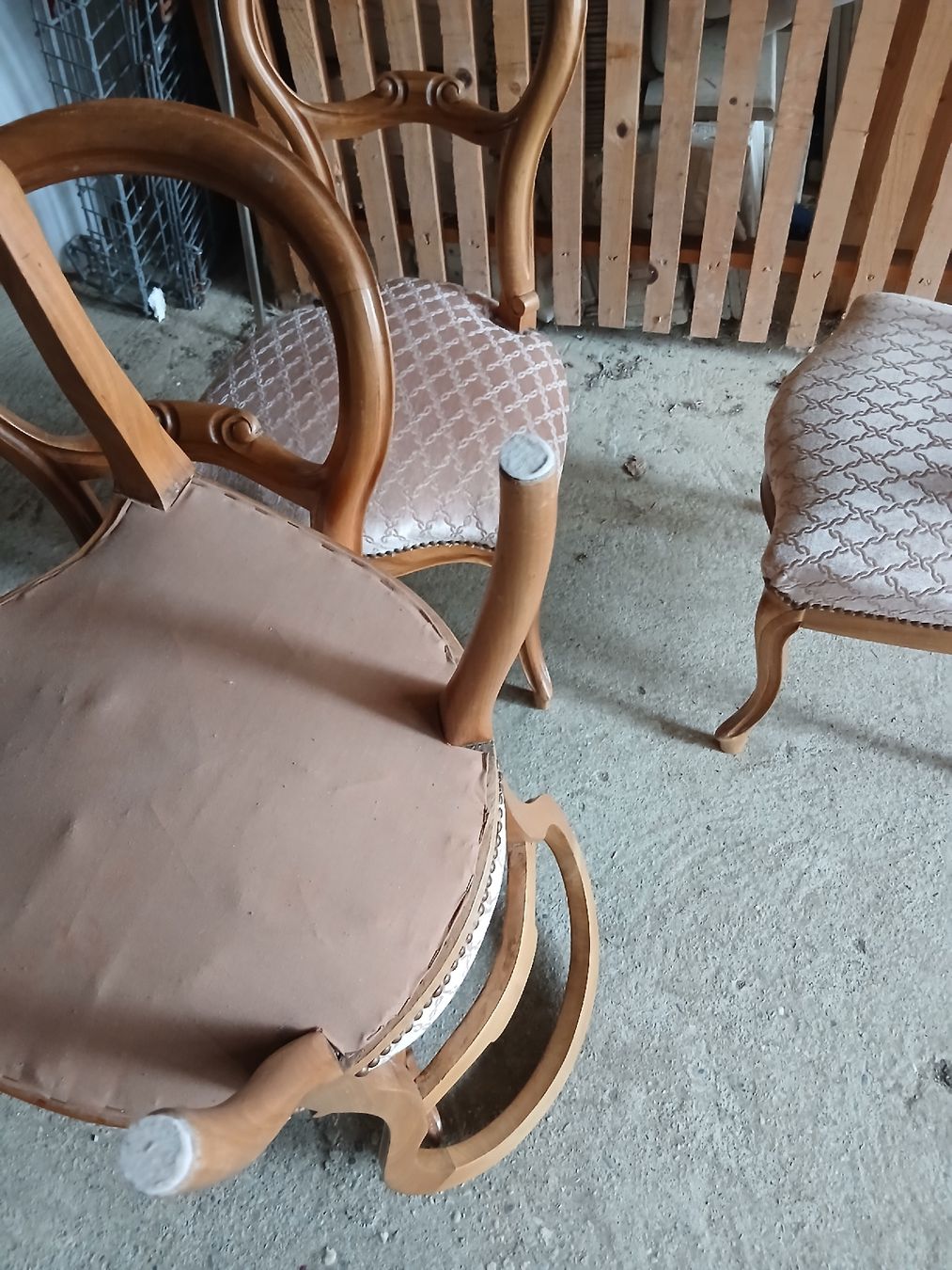 Sedie: 4 CHAISES L.PHILIPPE EN PARFAITE ÉTAT TRÈS STABLE  – Usato da Neuchatel venduto da NNeuchatel 1