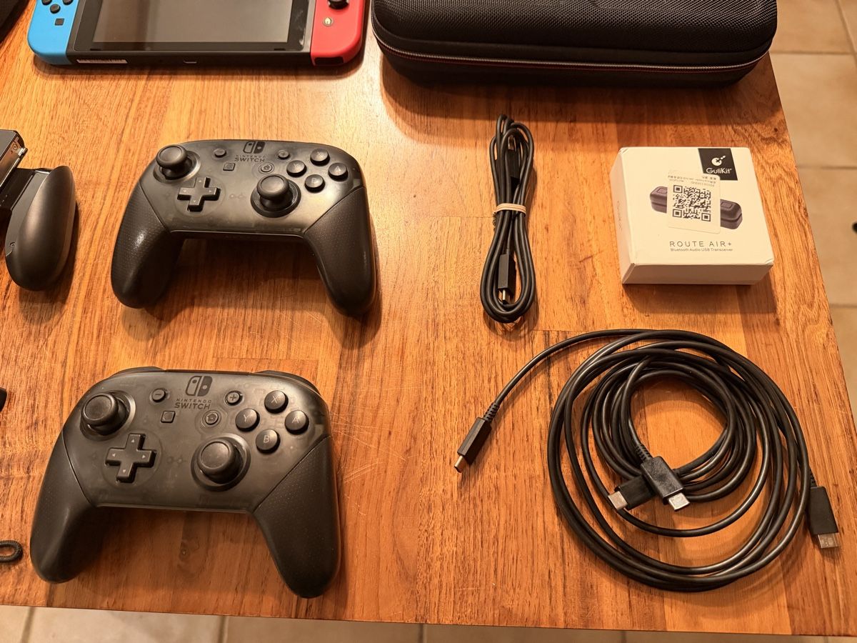 Nintendo Consoles: Nintendo Switch Set + 2 Pro Controller + 4 Spiele – D'occasion à Malters par Sephiroth2th 4