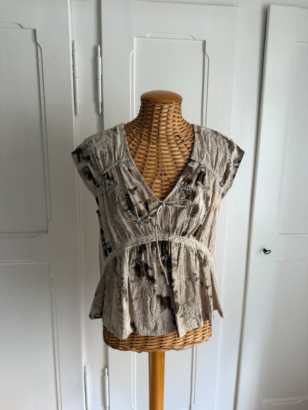 Next Tops: NEXT - Oberteil beige gemustert 38 – Gebraucht aus Zürich von Diazaio