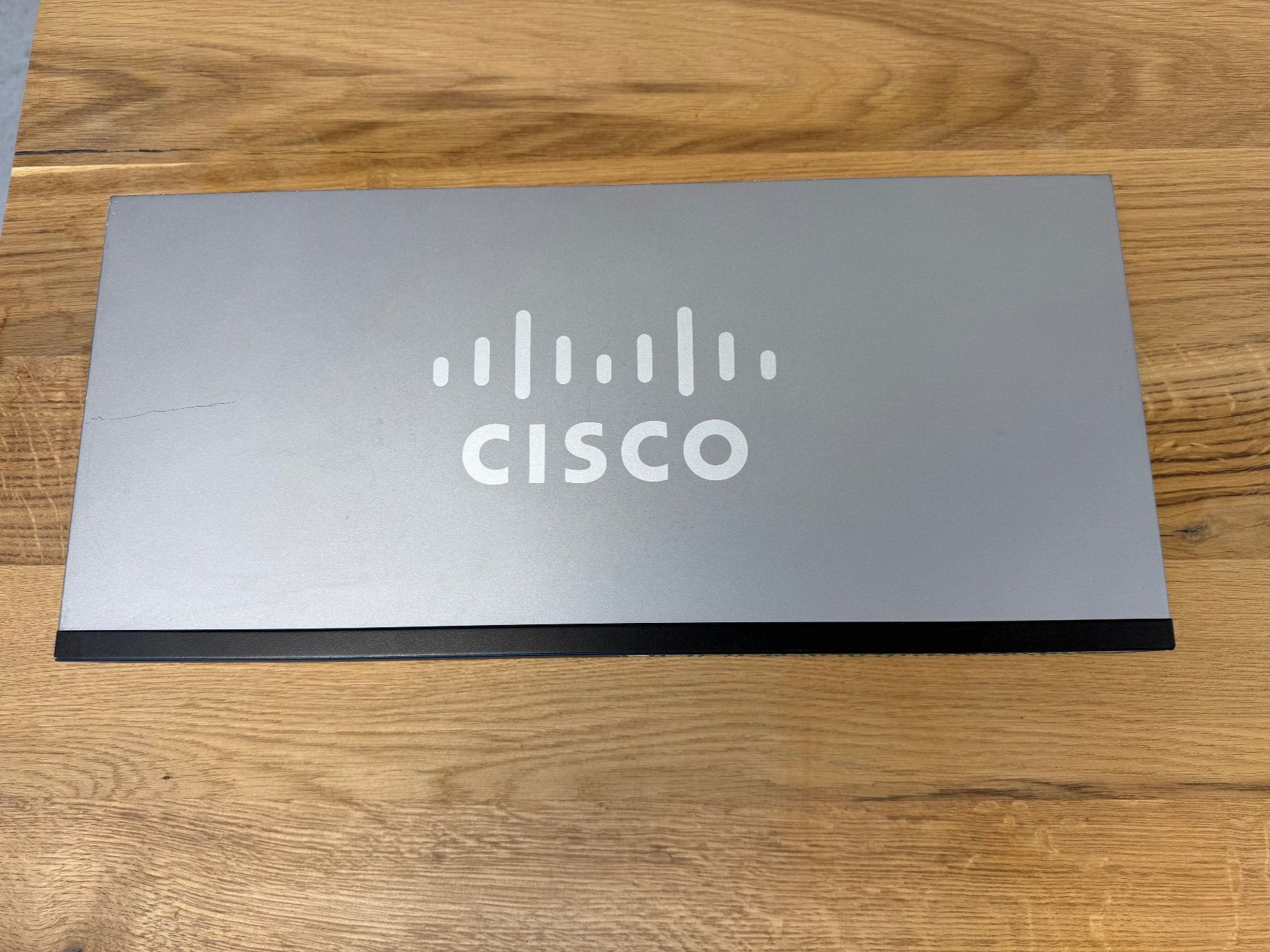 Cisco Hub & Switch: Cisco SG100-24 Switch – Usato da Zug venduto da db6_dg58