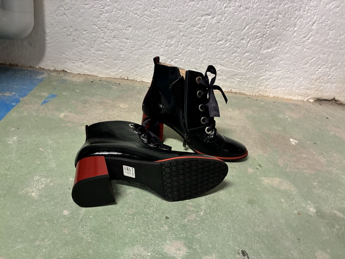 Scarpe da donna: Stiefeletten Lackleder schwarz Grösse 38  – Nuovo (secondo la descrizione) da Zürich venduto da Spurlos123 2