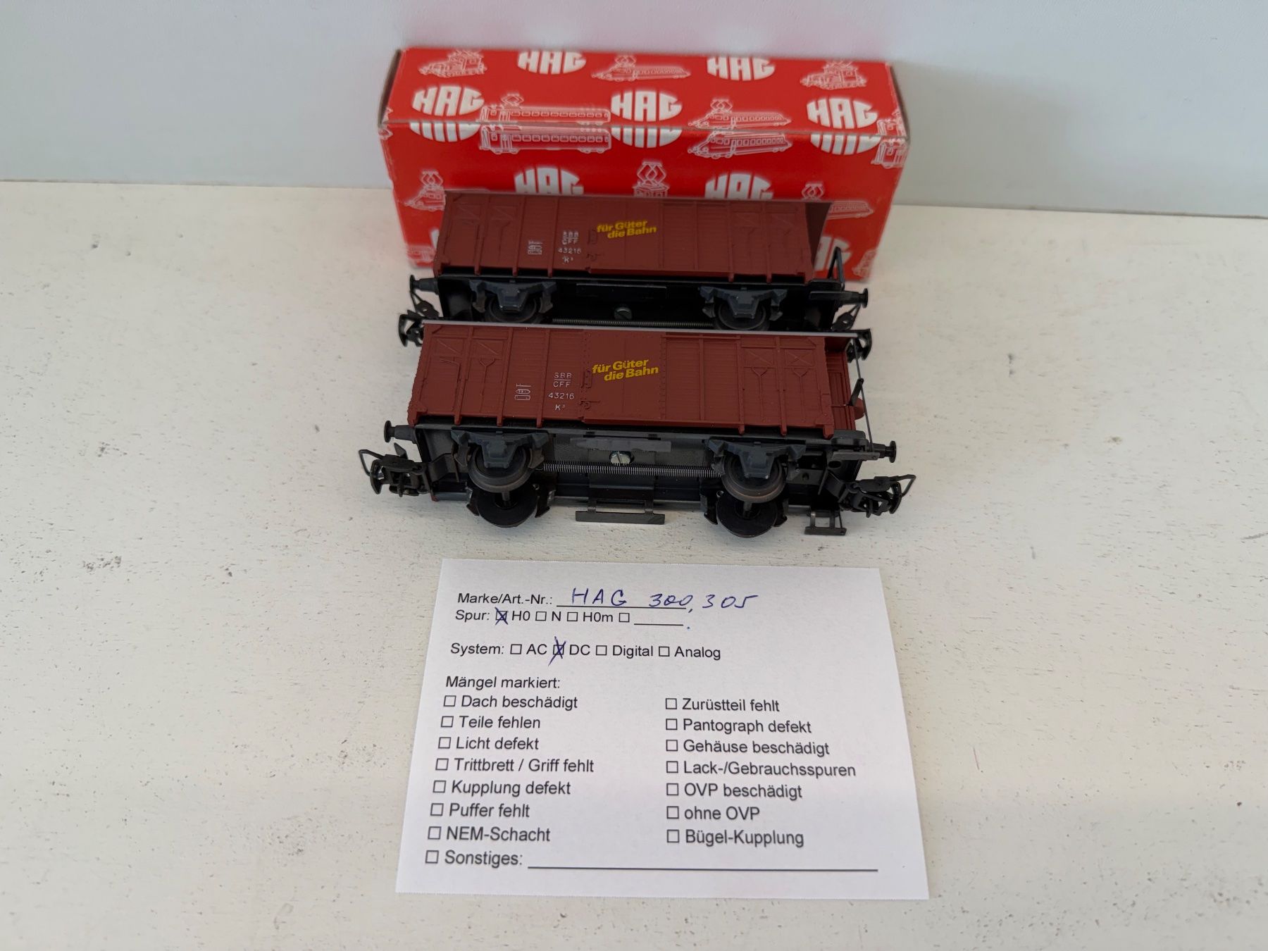 Hag Modelleisenbahnen: 2er Set gedeckte Güterwagen HAG 300 + 305 – Gebraucht aus Büsserach von ModellbahnDepot 8