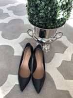 CALVIN KLEIN Pumps