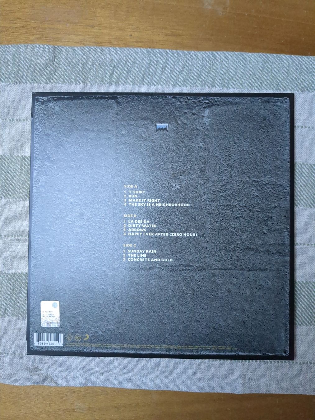 Dischi in vinile: Foo Fighters - Concrete and Gold – Nuovo (secondo la descrizione) da Euseigne venduto da Barbichette 1