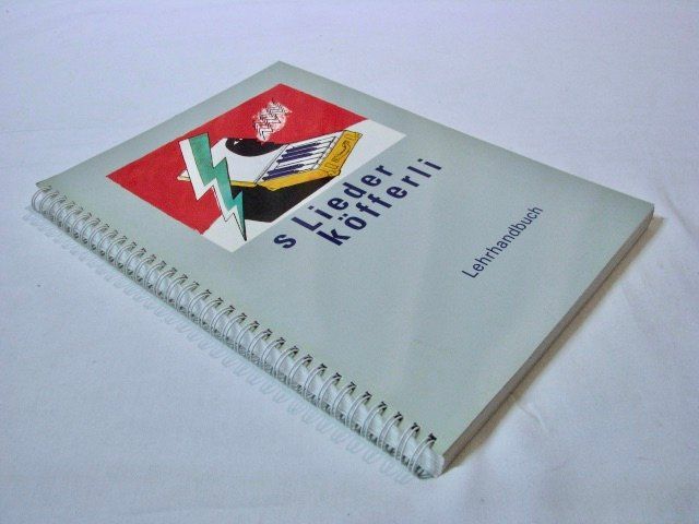 Bücher: s Lieder Köfferli Lehrhandbuch Lehrmittel Primarschule – Gebraucht aus Wil ZH von Arbolero 1