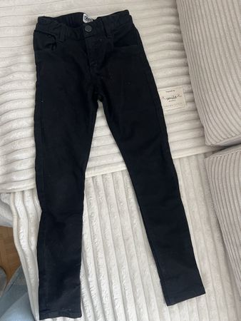 KARL LAGERFELD SCHWARZE JEANS GR 126/8