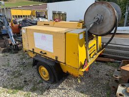 Baukompressor Atlas Copco, 9.3 Bar inkl. Anbauhammer 