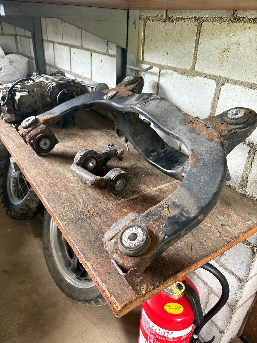 Audi Tutti pezzi di ricambio auto: VW Golf 4/Bora, Audi A3/S3 Achsträger 4-Motion/Quattro – Usato da Madiswil venduto da Ivan1706