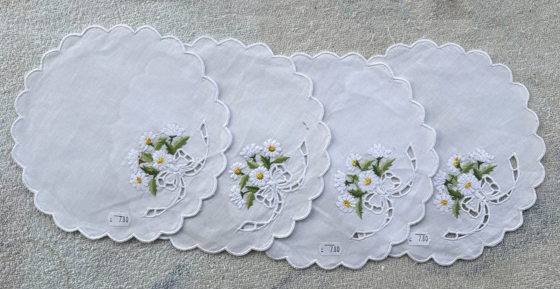 Sottobicchieri: 4ER SET UNTERSETZER MIT BLUMENMOTIV NEU – Nuovo (secondo la descrizione) da Ostermundigen venduto da Wyatt-Earp