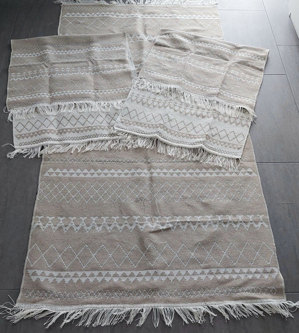 Teppiche: Teppich Set – Neu und originalverpackt aus Hüntwangen von Elyha