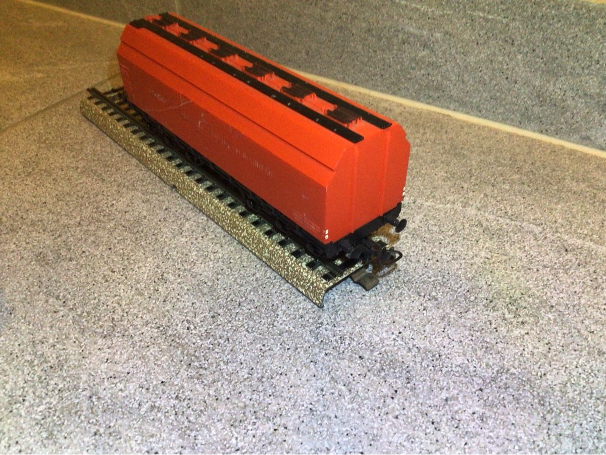 Kleinbahn Modellini di ferrovie: Roter Güterwagen von Hag, Spur H0 – Usato da Galgenen venduto da PhilM. 1