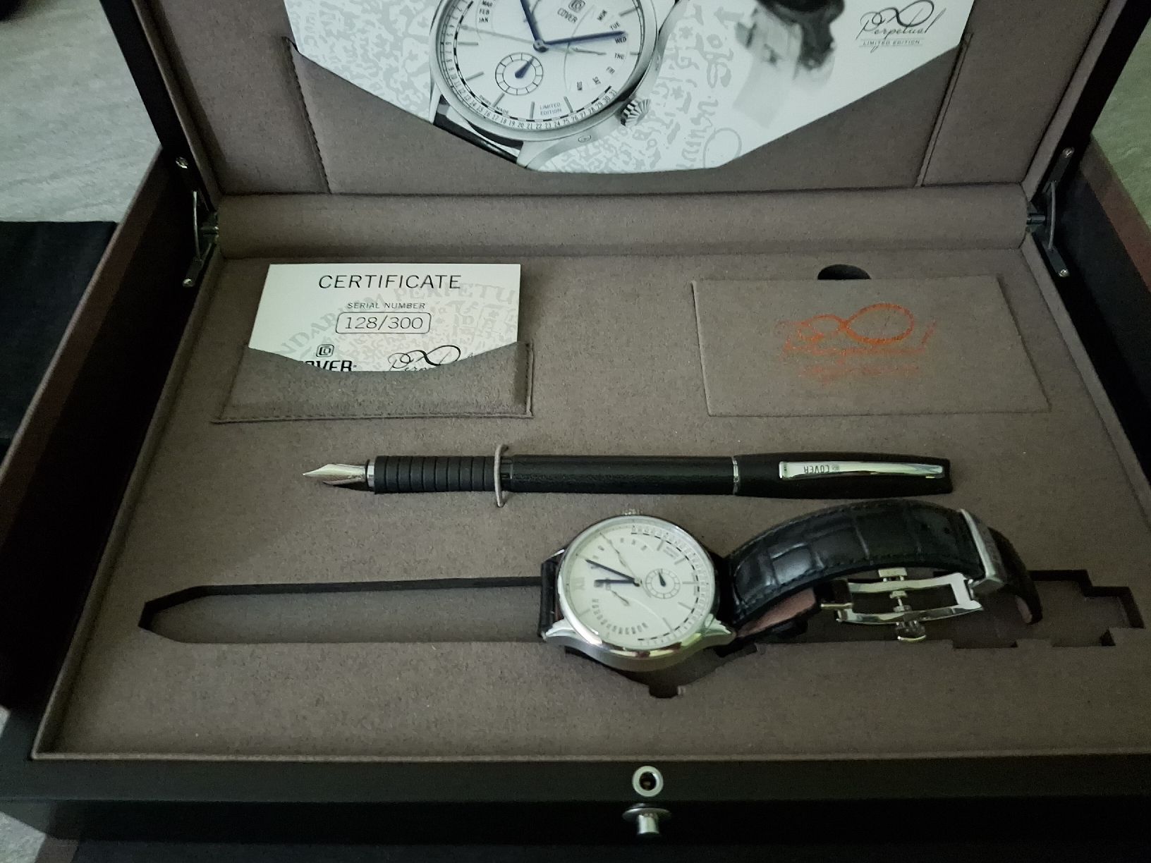 Universal Genève Orologi: Uhrenlot 7,Stk Ab,1.-  Chf. – Difettoso da Reiden venduto da Flomy-72