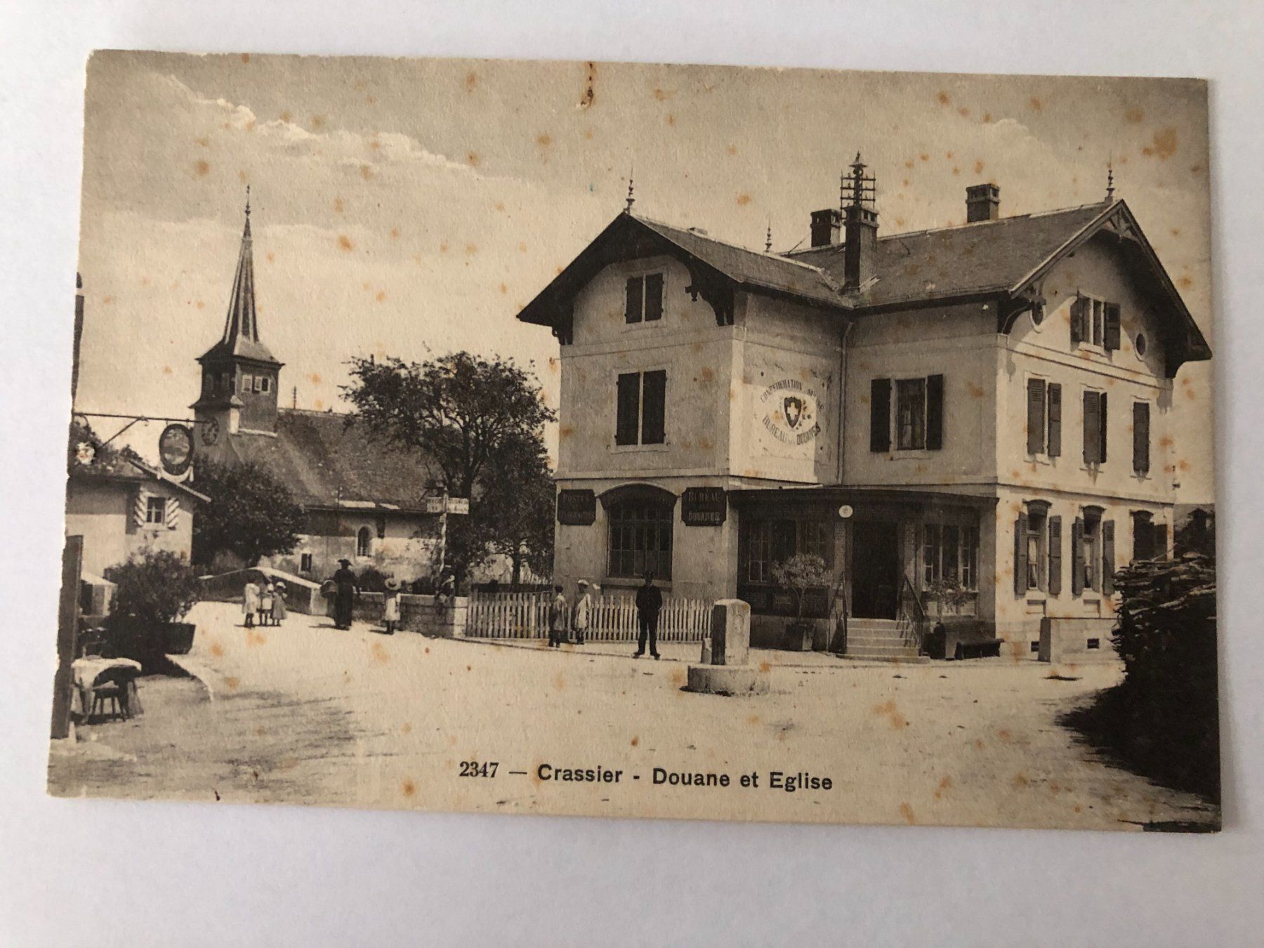 Cartoline postali: Crassier - Douane et Eglise (VD) – Usato da Pfäffikon ZH venduto da Waltoversand