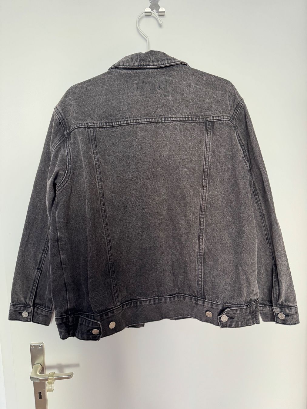 Vestes: Jeansjacke schwarz Grösse 38 – D'occasion à Niederhasli par Erwied 1