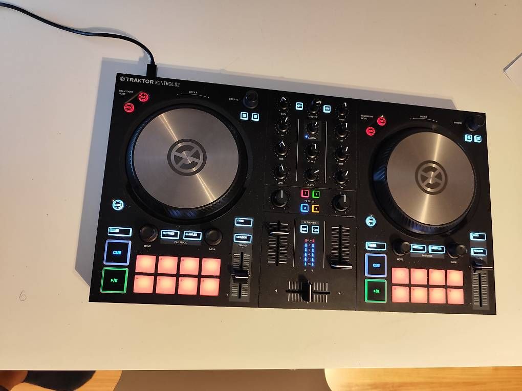 Platines de mixage: Dj mixer Traktor Kontrol S2  – D'occasion à Flawil par ner_hl98 1