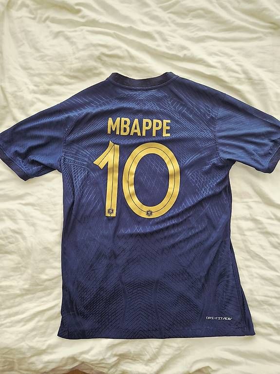Leibchen & Hosen: Trikot Mbappe – Gebraucht aus Wetzikon ZH von Juergen_B 1