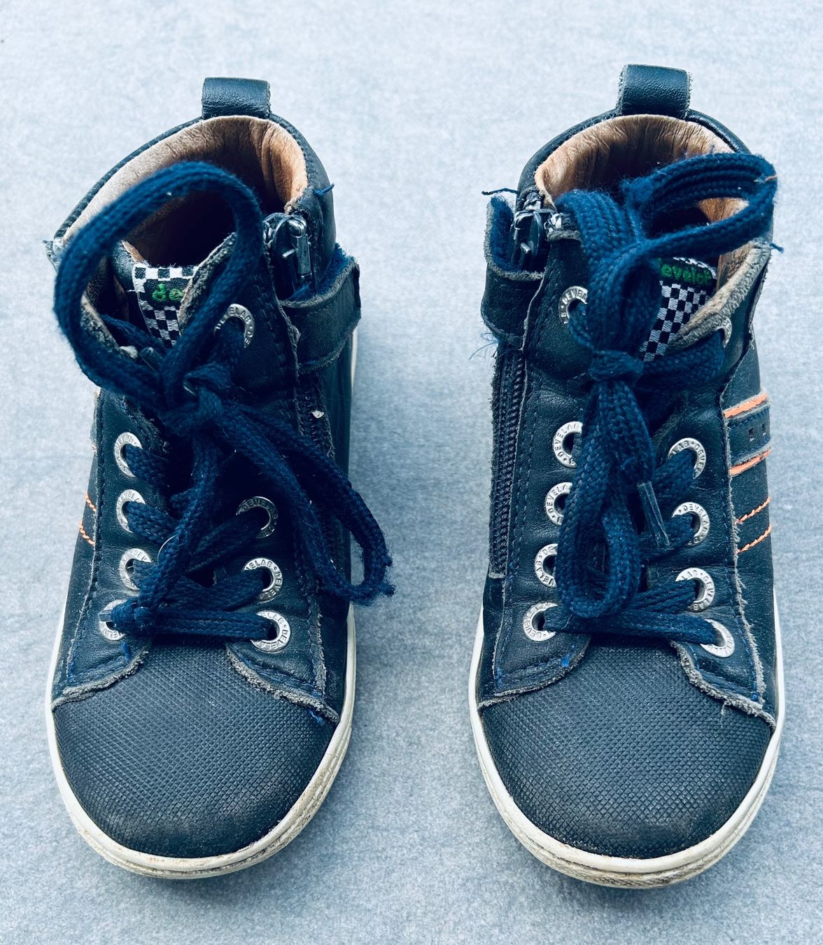 Schuhe für Jungen: Halbschuh Develab, Grösse 26 – Gebraucht aus Riedholz von Abendsonne