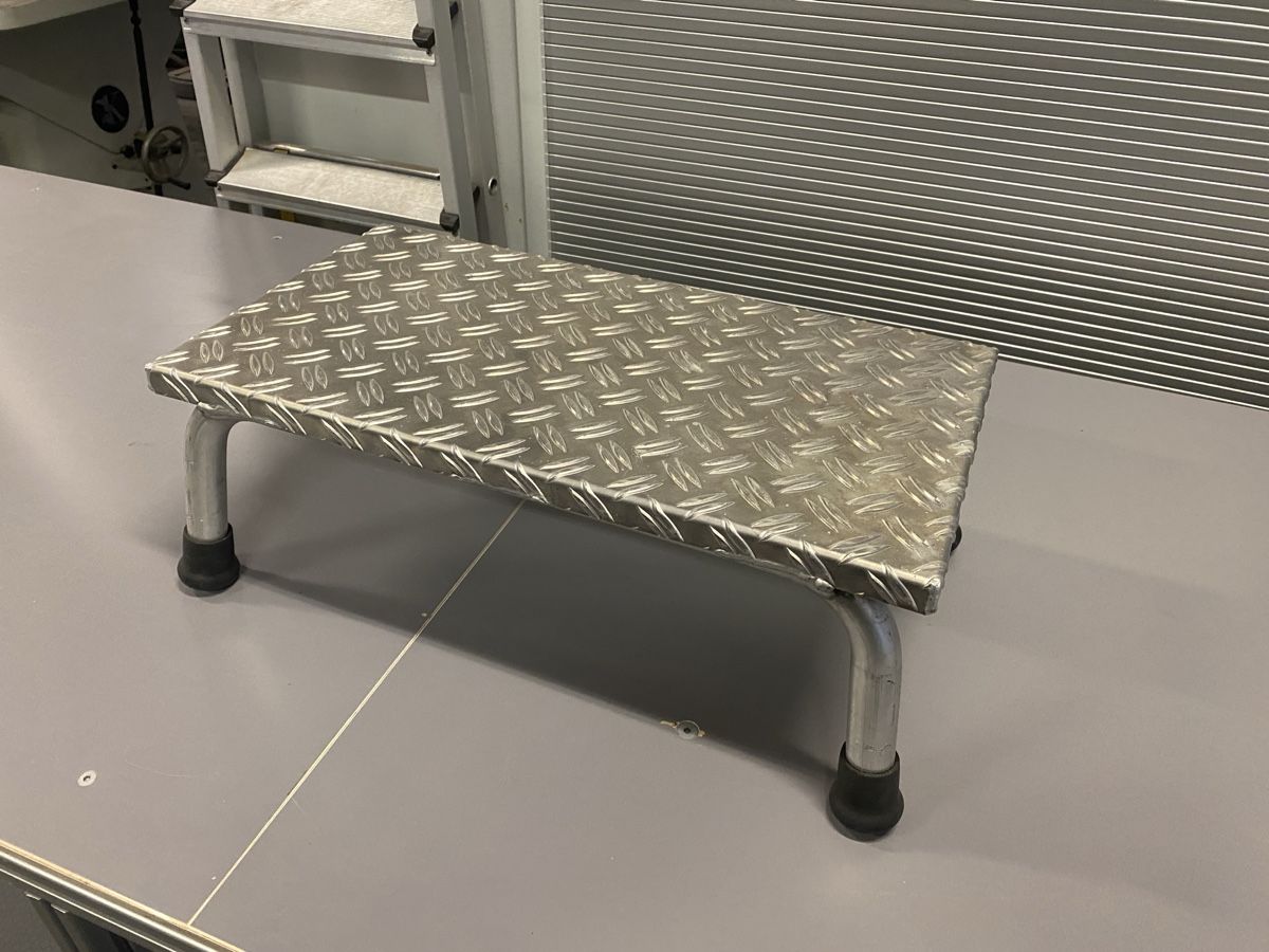 Sonstige Dekorationen & Accessoires: Arbeitspodest Tritt ab 1.- – Gebraucht aus Wabern von HK-Design