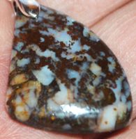Anhänger L-6472 – Afrikanischer Opal 30x21mm 21 Karat